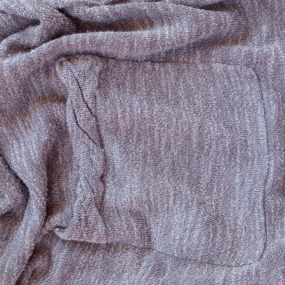 AMERICAN EAGLE OUTFITTERS THIN LONG SLEEVE BOTTOM BUTTON UP - Picture 6 of 9